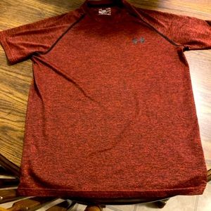 Mens Under Armour size small, loose fit, heat gear